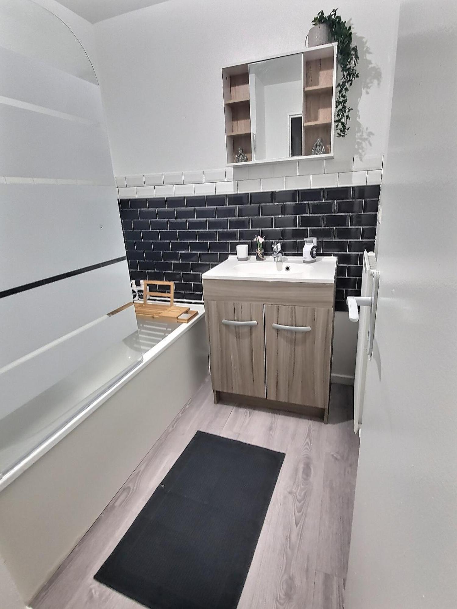 Appartement Pres Gare, Parking 威戈纽克索塞尼 外观 照片