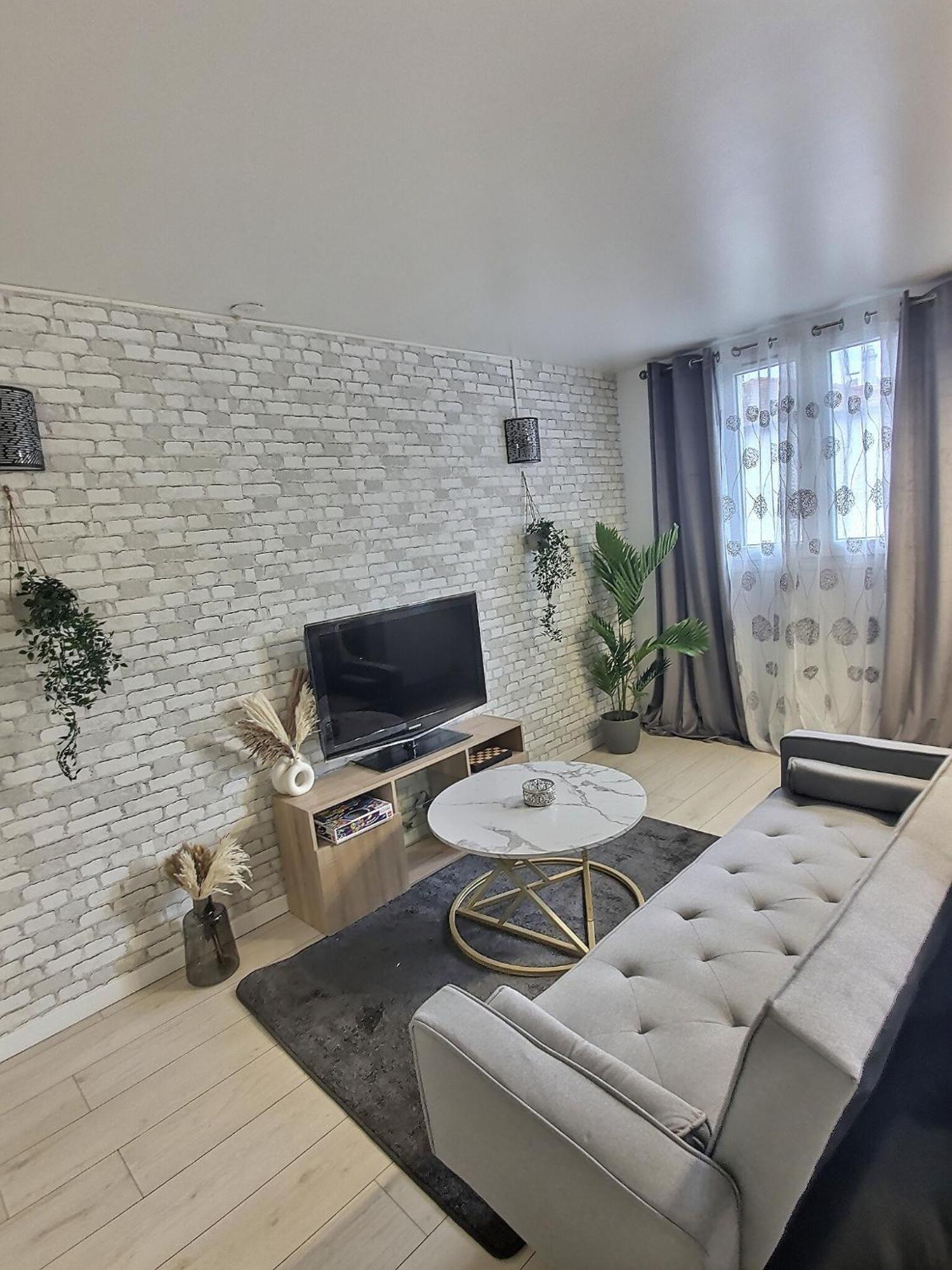 Appartement Pres Gare, Parking 威戈纽克索塞尼 外观 照片